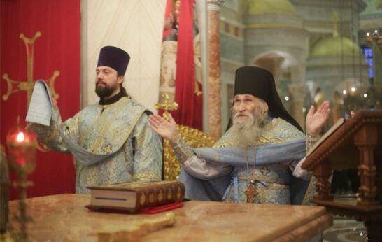 Схиархимандрит Илий совершил Божественную литургию в Александро-Невском Ново-Тихвинском женском монастыре